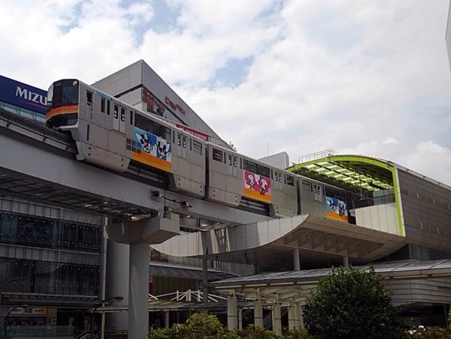 「東京2020大会の開催気運醸成」に係るモノレール車両ラッピングフィルムの製作及び貼付作業